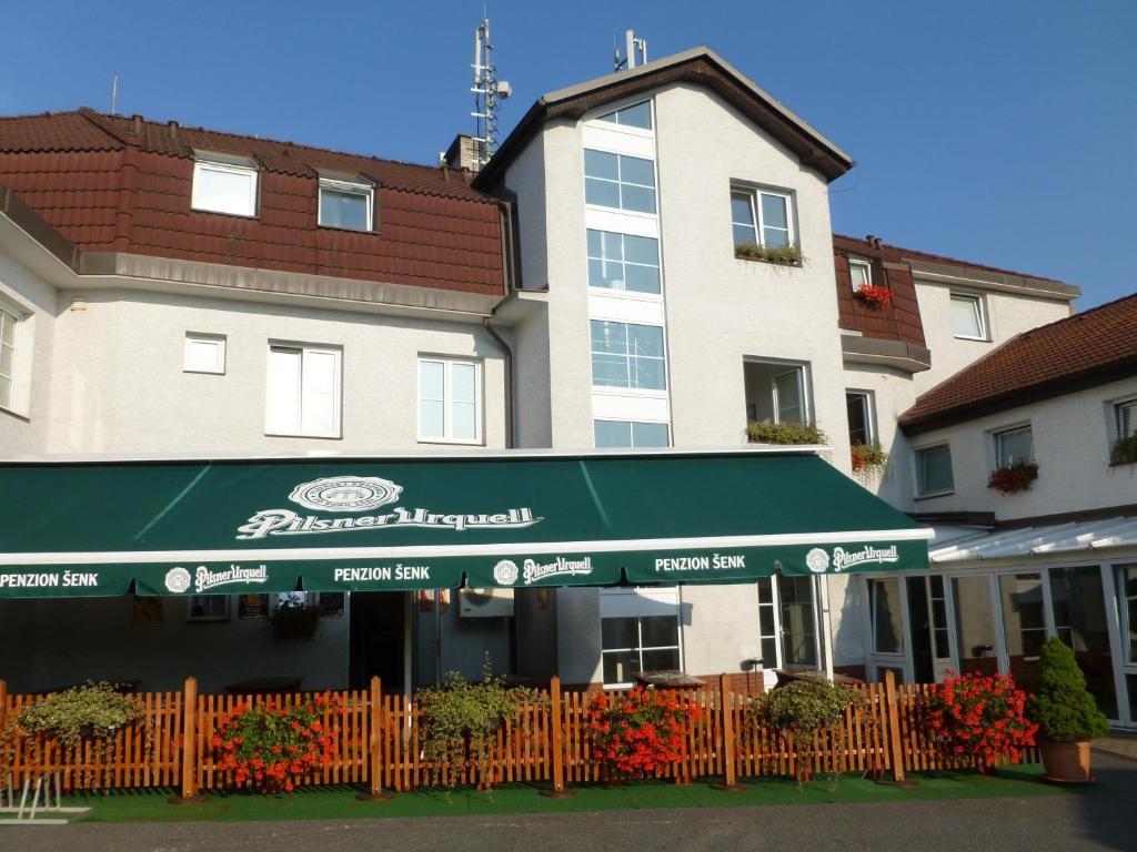 Penzion Šenk Pardubice Exterior foto